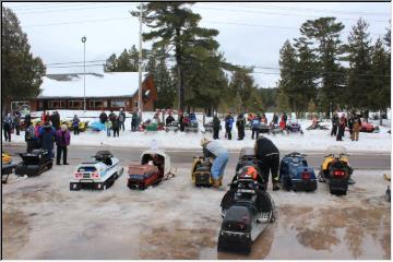 Spectators and riders