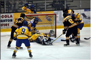 MTU Huskies sweep
