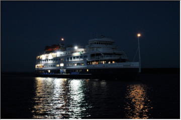 Cruise ship in Houghton