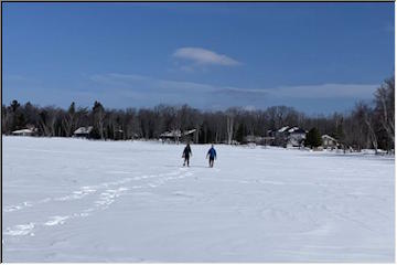 Sunny, snowy picnic