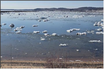 Marquette Harbor walk