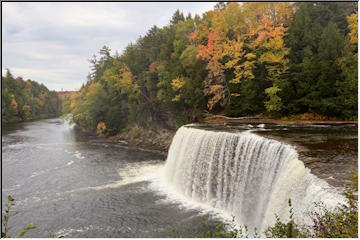 Fall color at Tahquamenon Falls