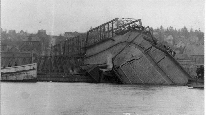 bridgewreck1905.jpg (53364 bytes)