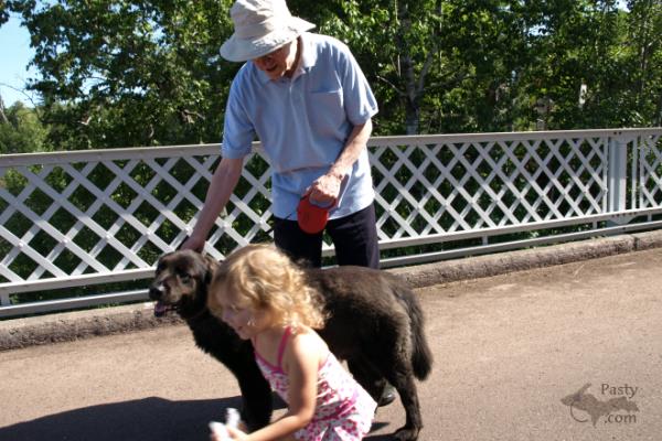 Charlie</TD><TD> Shadow and my Granddaughter